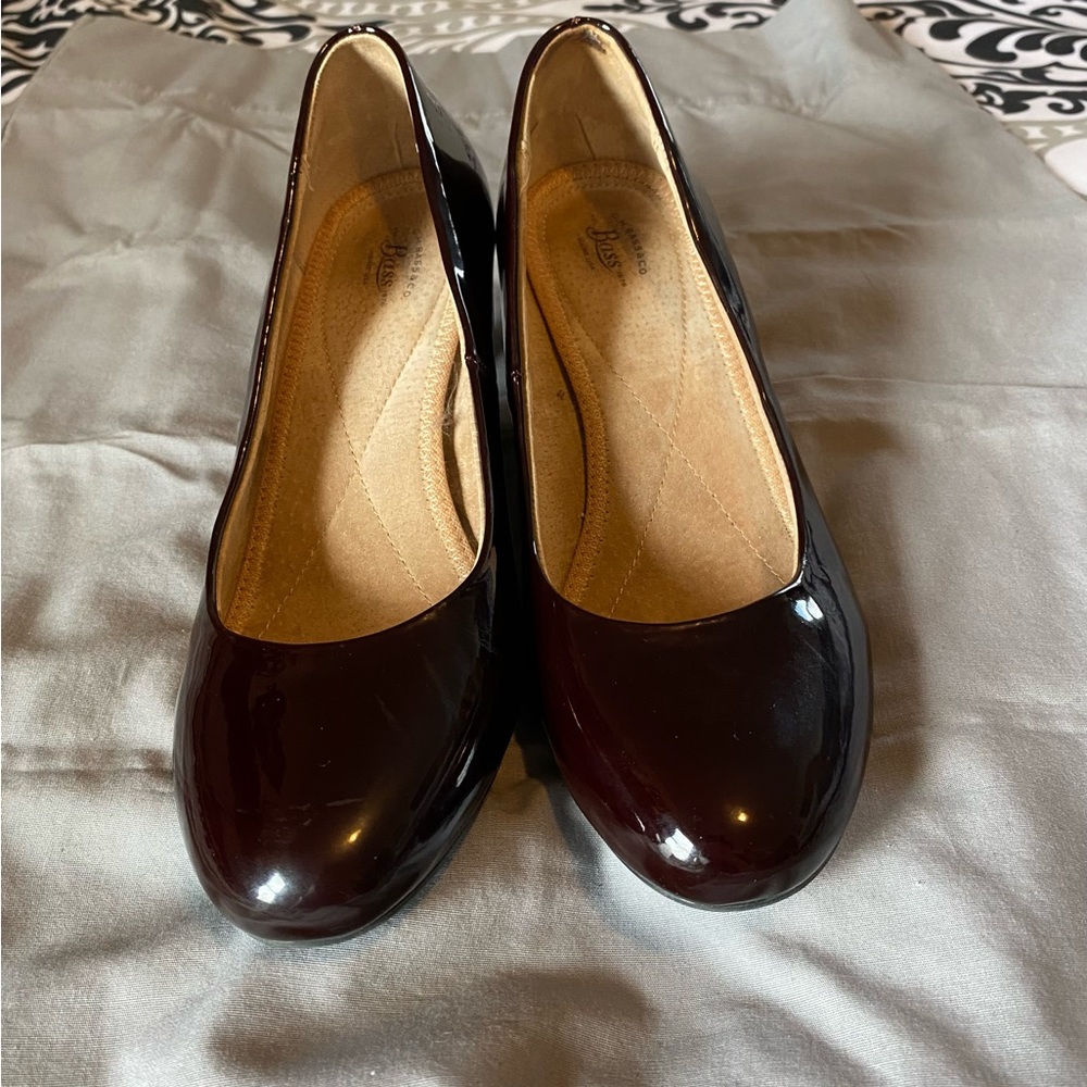 G.H. Bass & Co. Size 8.5 Burgundy Pumps